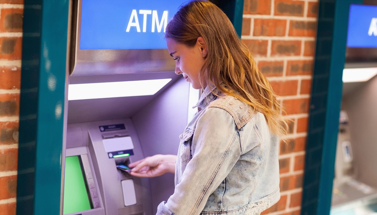 Bancomat, attenzione ai prelievi: saranno più difficili e costosi