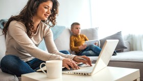 Come funziona lo smart working per chi ha figli