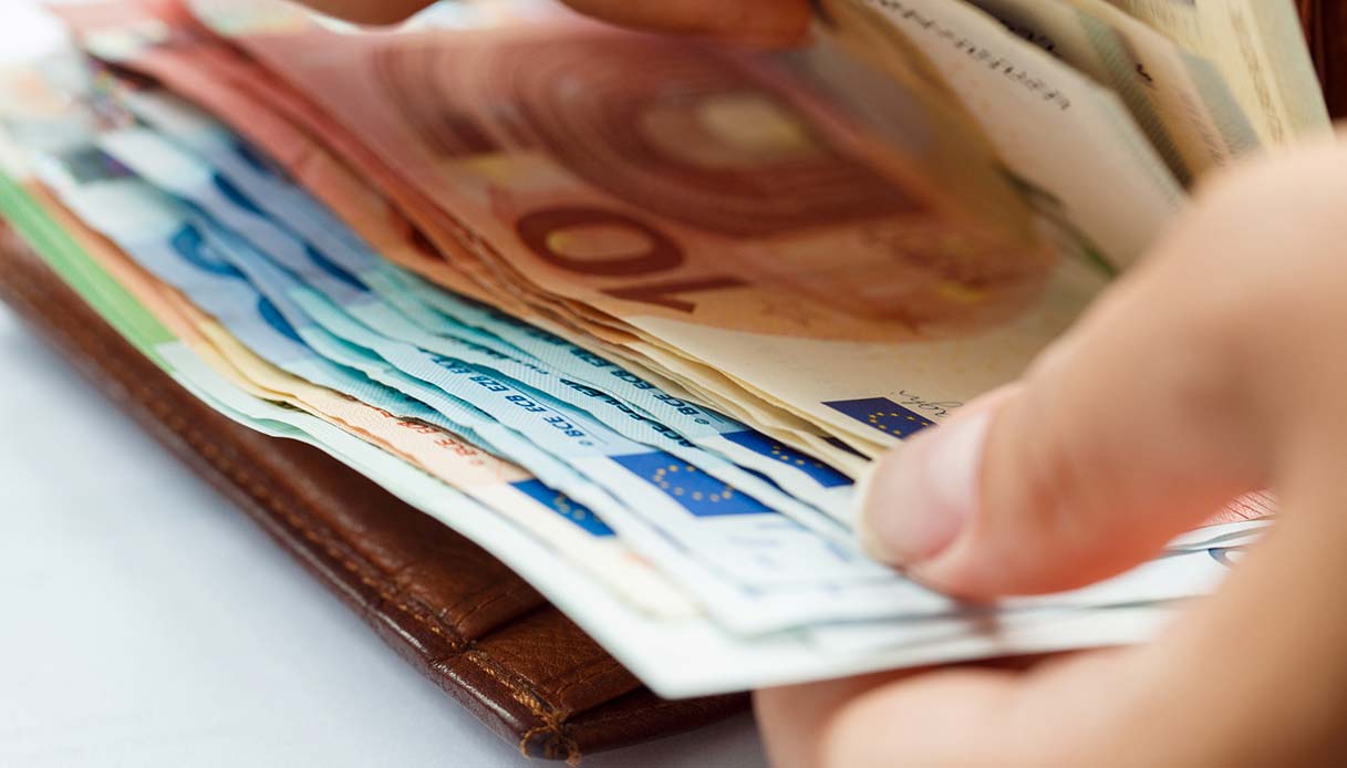 Contanti, stretta dall'Europa: come cambia in Italia il limite dei pagamenti