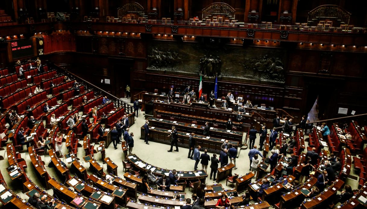 Un politico italiano ha dato in beneficienza lo stipendio