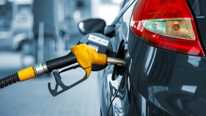 Stop motori benzina-diesel, l’Unione Europea fa marcia indietro