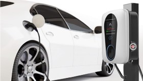 Dall’Italia svolta sulle auto elettriche: “Porteremo ovunque le stazioni di ricarica agli automobilisti”