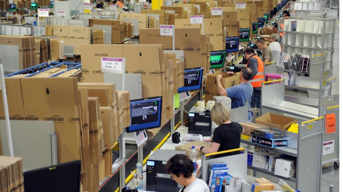 Amazon e le altre: le big tech licenziano e bloccano le assunzioni