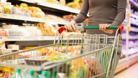 Attenzione a questi “bollini verdi”: non indicano per forza che i cibi sono sani