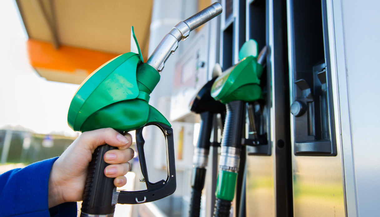 Fuels, petrol and diesel prices rise again thumbnail