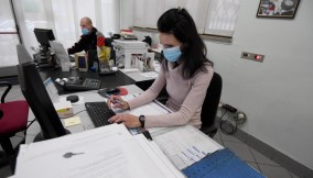 Parità salariale, certificati e sgravi per l’eguaglianza tra uomo e donna: le novità