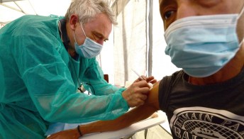 Vaccino Covid, la prima azione per risarcimento danni: come partecipare