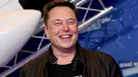 Guerre stellari tra Elon Musk e la Cina: le accuse al magnate di Tesla