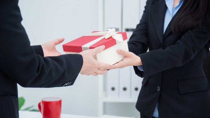 Perché fare un regalo ai dipendenti: idee e vantaggi