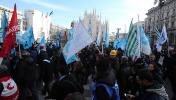 Storica banca italiana sciopera dopo 30 anni: 900 dipendenti a rischio