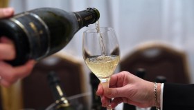 Vino italiano, record di bottiglie per le feste: dove lo esportiamo