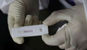 Tamponi positivi all’acqua del rubinetto: intervista a Franco Leoni, sul fenomeno dei “falsi positivi”