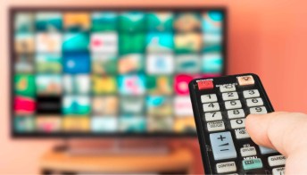 La TV cambia ancora: dal 10 gennaio addio a 5 canali Mediaset