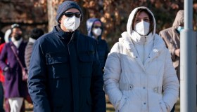 Omicron, dopo quanti giorni c’è il picco della carica virale