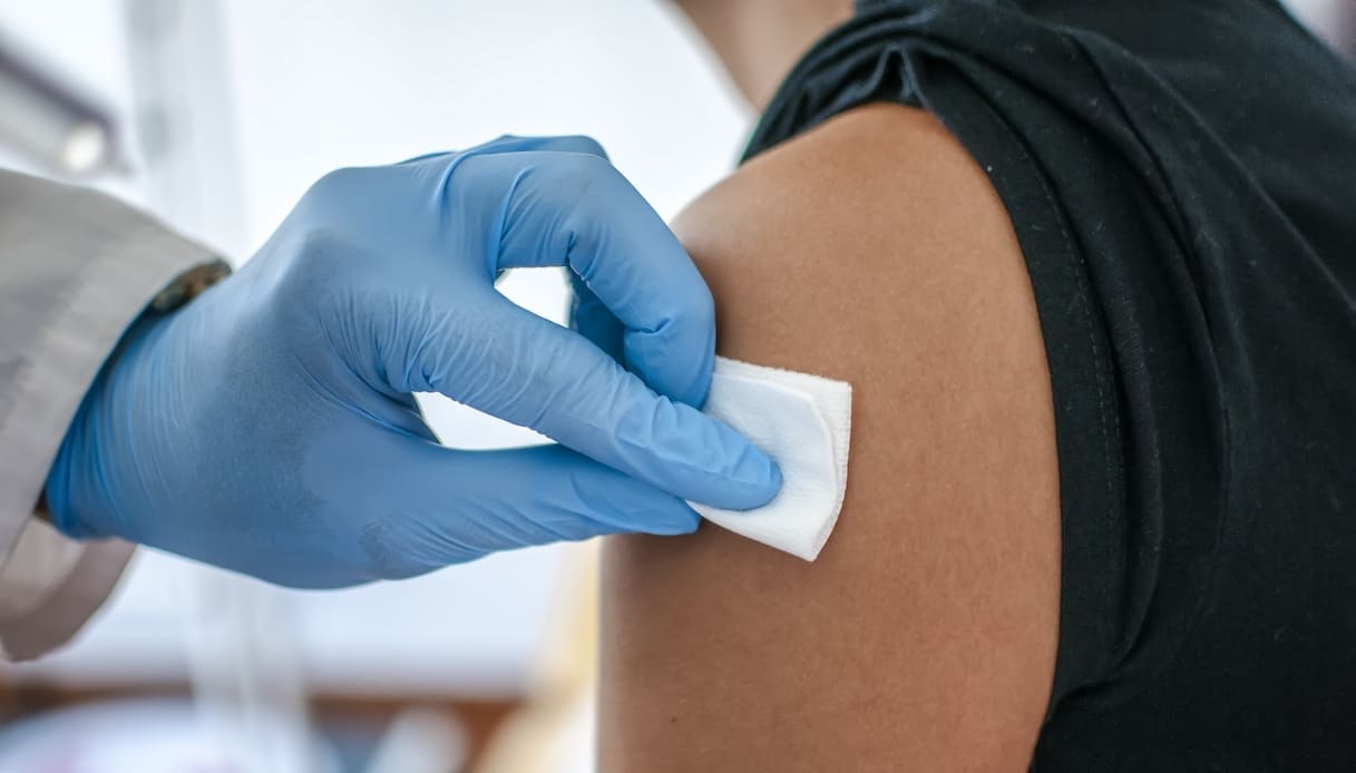 Obbligo vaccinale, dal 1 febbraio scattano le multe: quanti No vax rimasti tra over 50