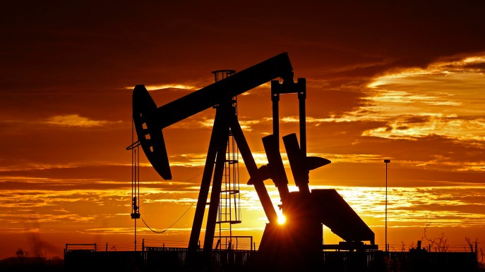 Il petrolio sfonda quota 92 dollari al barile, ai massimi in 7 anni