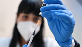 Vaccino, quarta dose al via: chi la deve fare subito e chi no