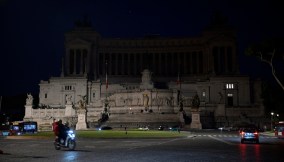 Caro bollette, stasera città al buio per protesta: dove e cosa succede