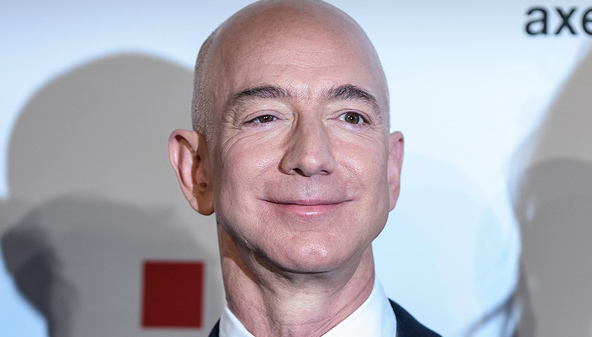 Quanto costa il mega yacht di Jeff Bezos e perché tutti ne parlano