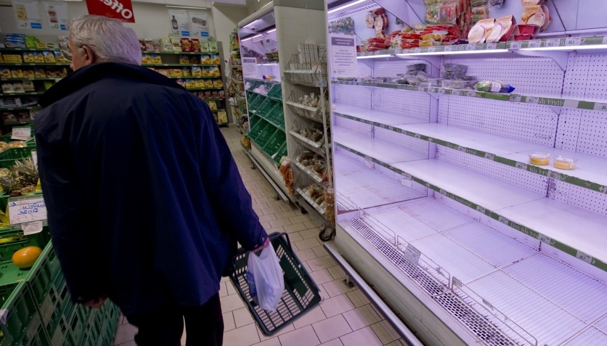 Supermercati vuoti, ma non è colpa della guerra: cosa sta succedendo?