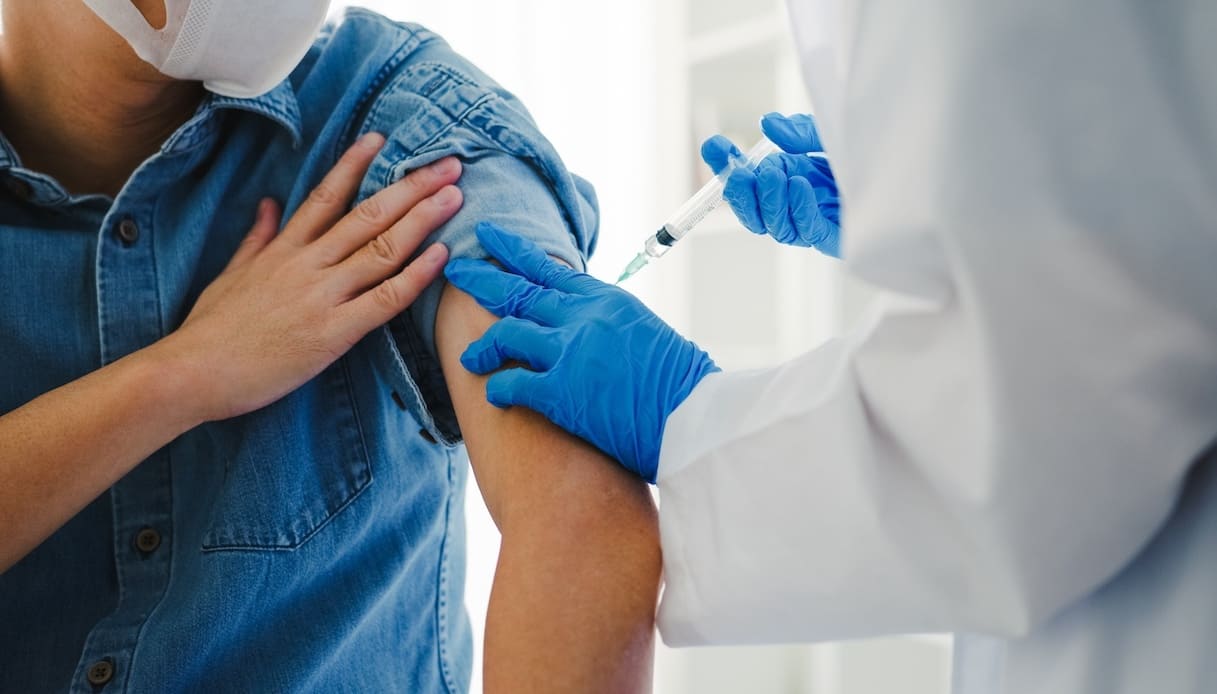 Vaccini over 50, colpo di scena: cade l’obbligo con la fine dello stato di emergenza?