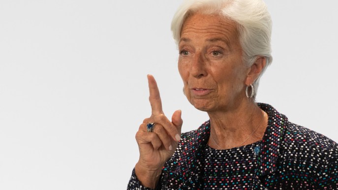 Lagarde: fase difficile, inflazione più elevata e crescita più bassa