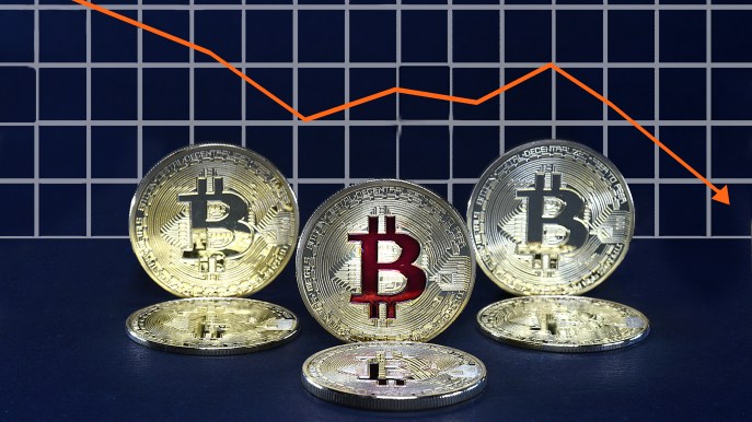 Bitcoin in frenata dopo balzo vigilia, scivola sotto quota 40mila dollari