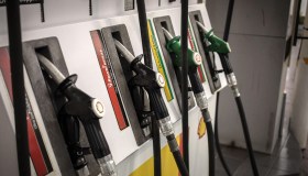 Benzina, le “folli” accise che paghiamo: quali possiamo farci rimborsare