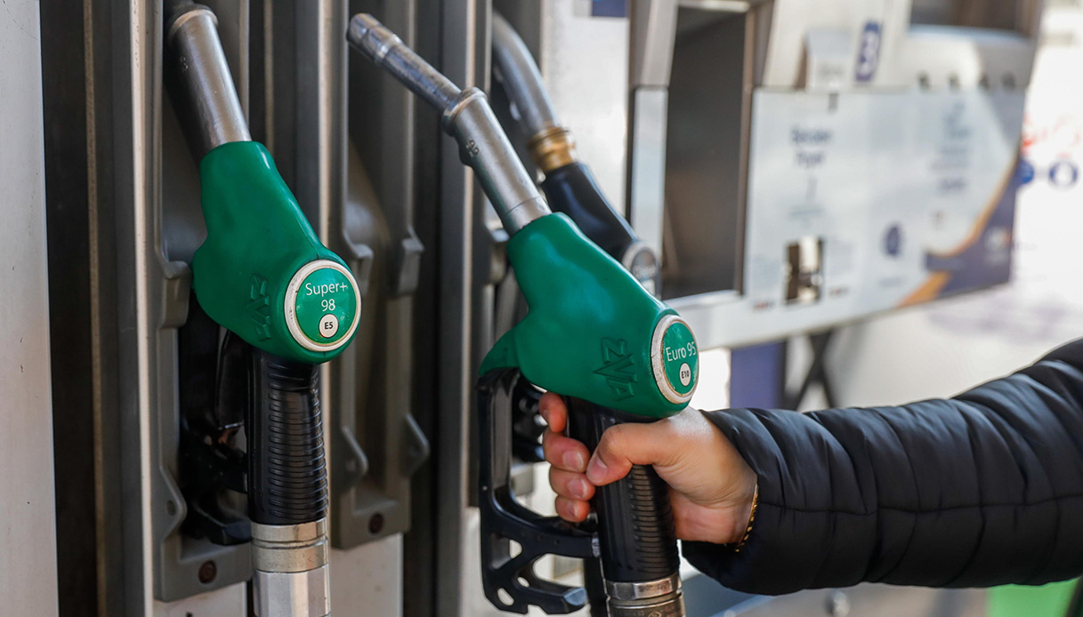 Gasolina, preços em alta: verde acima de 1,9 euros