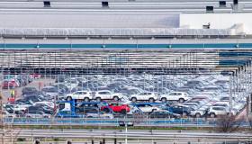 Stellantis fa il pieno di utili e non dimentica azionisti e dipendenti