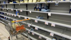 Scaffali vuoti nei supermercati, è psicosi: quali prodotti scarseggiano