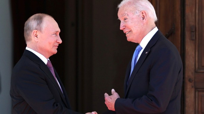 Biden: Processare Putin per crimini di guerra. “Nodo” stop gas russo