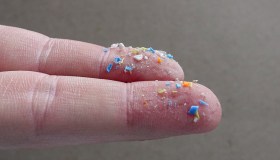 Trovate per la prima volta microplastiche nei polmoni umani: cosa sappiamo