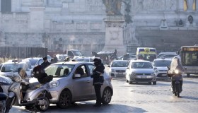 Via libera alle targhe straniere: ecco come e quanto si risparmia