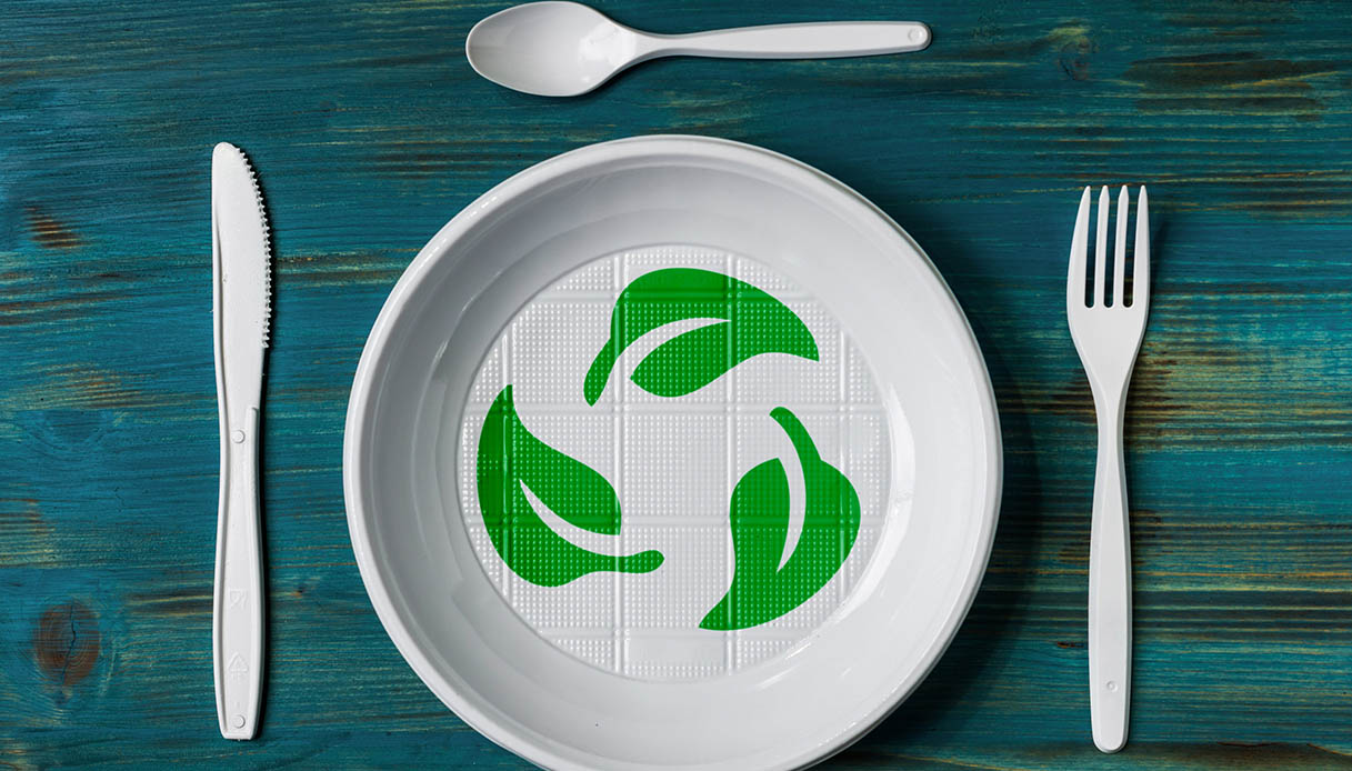 Plastica compostabile: cosa sappiamo e perché se ne parla