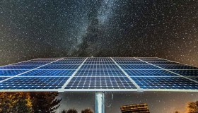 Arrivano i pannelli solari che producono energia anche di notte