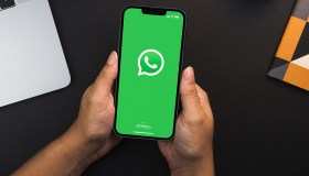 WhatsApp cambia, arrivano le reazioni ai messaggi: come funzionano