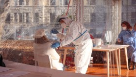 Omicron 5 è il virus più contagioso al mondo: cosa succederà a luglio e in autunno