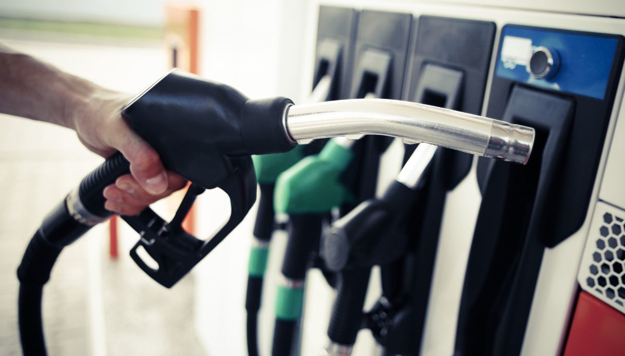 “Diesel a 69 centesimi”, ma è un errore. Caos al distributore