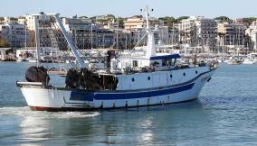 Pescatori italiani sotto attacco: scoppia il caso