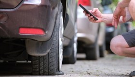 Attenzione, torna la truffa della “ruota bucata”: come funziona