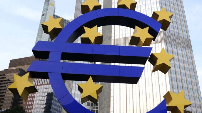 L’euro crolla ai minimi in 20 anni sul dollaro: pesa lo spettro recessione