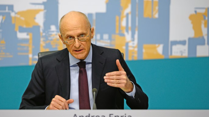 Banche, Enria (BCE): rivedere piani includendo ipotesi recessione