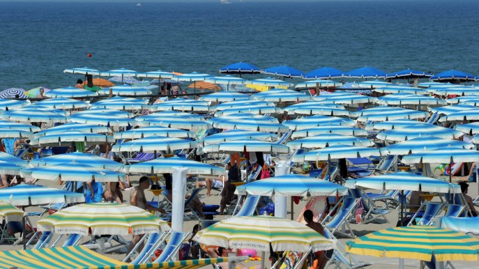 Turismo in ripresa a livelli pre-pandemia. Spiagge prese d’assalto a giugno