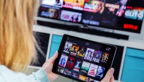 Netflix, abbonamento a prezzi più bassi ma con la pubblicità: la svolta