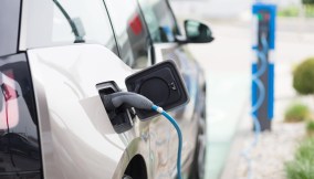 auto elettriche stazione di servizio colonnine di ricarica