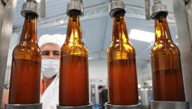 Acqua gassata quasi introvabile, ma rischia anche la birra: perché