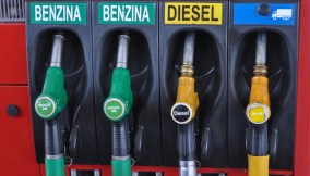 Diesel alle stelle, perché costa più della benzina: cosa succederà