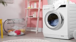 Caro energia, come risparmiare utilizzando la lavatrice: 10 buone pratiche