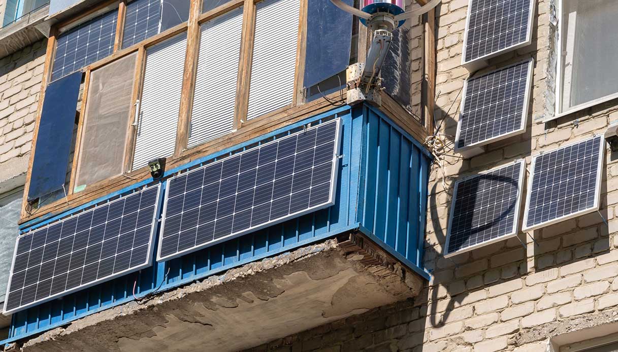 Come funziona il fotovoltaico da balcone e quanto fa risparmiare